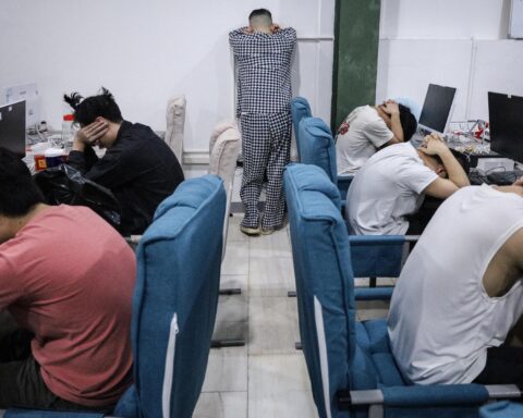 La transformation de l'industrie mondiale des escroqueries par l'IA et la réaction du Cambodge