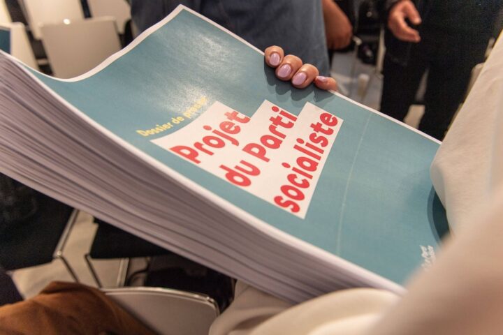 Le Parti socialiste présente son projet pour le XXIe siècle : smic à 1.690 euros et départ à 62 ans
