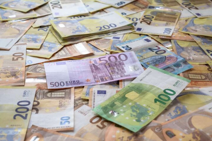 Le PIB français reste stable au premier trimestre, suscitant l'inquiétude des experts.