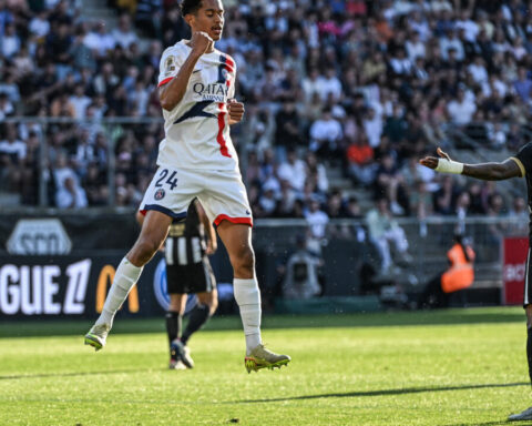Le PSG se rapproche du titre après sa victoire écrasante à Angers, tandis que Lamine Yamal est forfait pour la fin de saison avec le FC Barcelone.