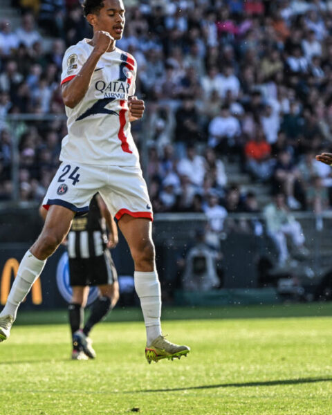 Le PSG se rapproche du titre après sa victoire écrasante à Angers, tandis que Lamine Yamal est forfait pour la fin de saison avec le FC Barcelone.