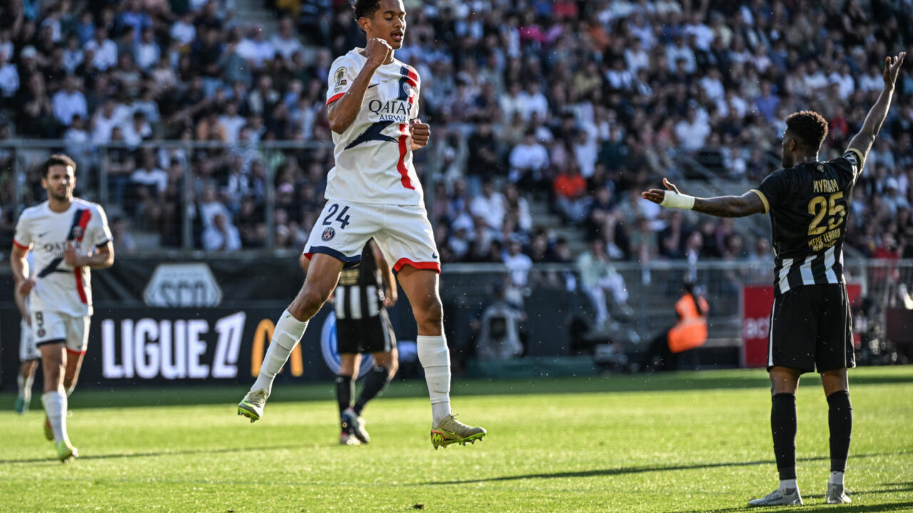 Le PSG se rapproche du titre après sa victoire écrasante à Angers, tandis que Lamine Yamal est forfait pour la fin de saison avec le FC Barcelone.