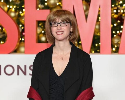 Le succès fulgurant de la romancière américaine Freida McFadden en France : analyse d'un phénomène culturel