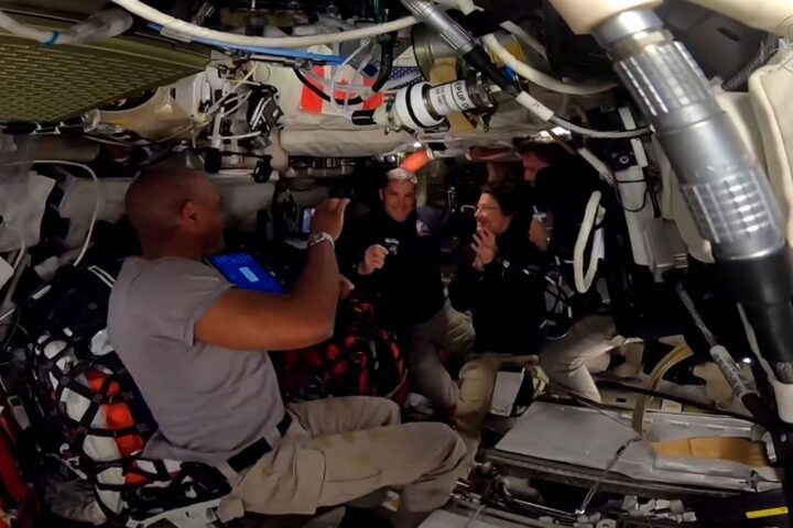 Les astronautes d’Artémis II franchissent un nouveau seuil de distance dans l’espace