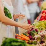 Les fruits et légumes les plus contaminés par les pesticides en France selon un rapport 2026