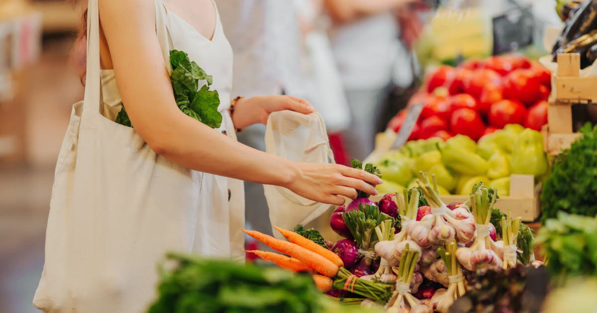 Les fruits et légumes les plus contaminés par les pesticides en France selon un rapport 2026