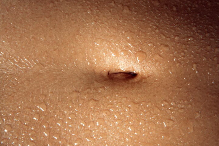 Les risques d'une mauvaise hygiène du nombril expliqués par la Cleveland Clinic