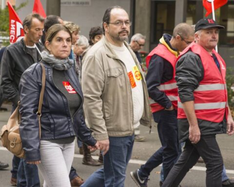 Les syndicats face aux employés : le spectacle du 1er mai.