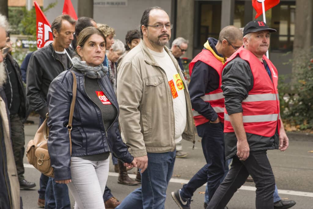 Les syndicats face aux employés : le spectacle du 1er mai.