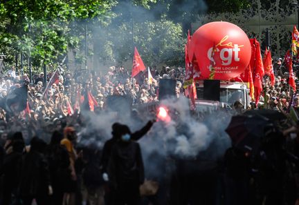 Les syndicats réagissent à la loi sur le 1er-Mai, soulignant des enjeux plus larges sur le temps de travail