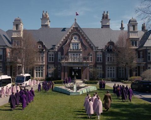 « Les Testaments » : une série optimiste en contraste avec un monde en crise