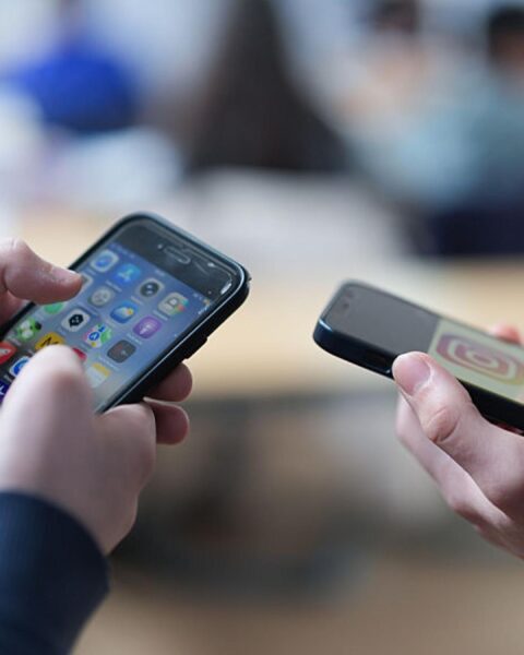 L'Europe annonce une application de vérification d'âge pour lutter contre les réseaux sociaux