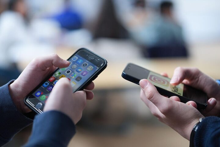 L'Europe annonce une application de vérification d'âge pour lutter contre les réseaux sociaux