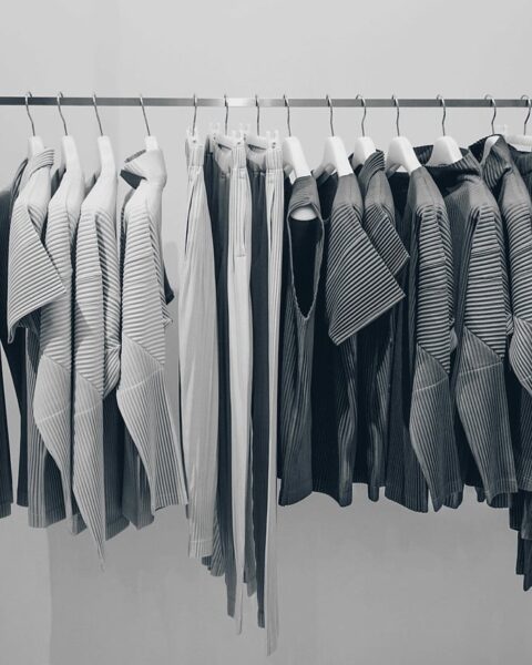 Loi contre la fast-fashion : l'exclusion des marques historiques réduit l'efficacité du texte