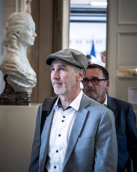 Loïc Prud’homme quitte La France insoumise, critiquant les divergences stratégiques et les déclarations de Mélenchon