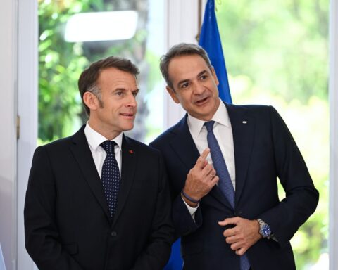 Macron soutient la clause d’assistance mutuelle de l’UE comme protection efficace contre les agressions