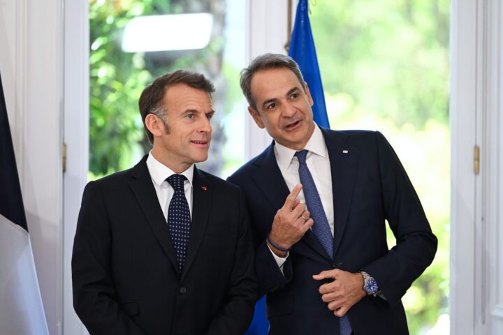 Macron soutient la clause d’assistance mutuelle de l’UE comme protection efficace contre les agressions