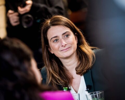 Marine Tondelier enceinte : elle répond aux critiques sur son âge et sa vie privée