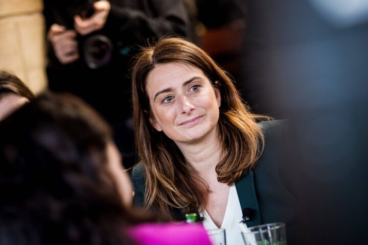 Marine Tondelier enceinte : elle répond aux critiques sur son âge et sa vie privée