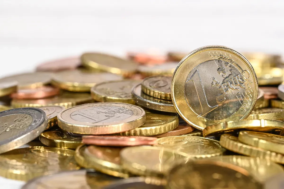 Mauvaise nouvelle pour les consommateurs : le plafonnement de l'euro numérique sur votre smartphone pourrait être fixé à 100€.