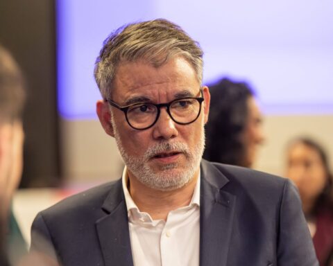 Olivier Faure met en garde la gauche contre une fragmentation dangereuse avant la présidentielle de 2027