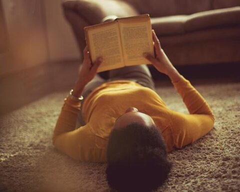 Pourquoi est-il si difficile de trouver une position confortable pour lire ?