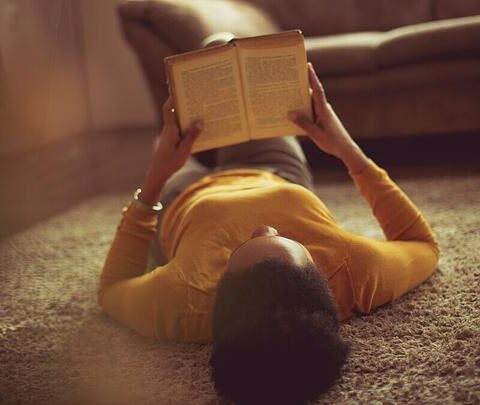 Pourquoi est-il si difficile de trouver une position confortable pour lire ?