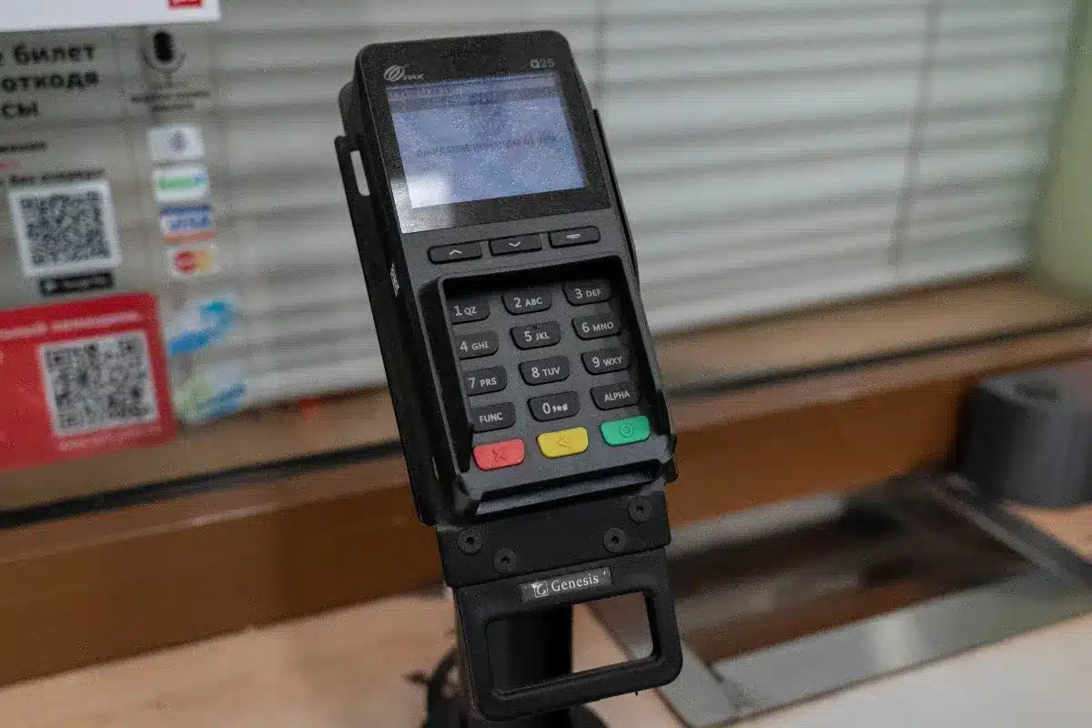 Pourquoi votre banquier n'a-t-il jamais clarifié la véritable différence entre la Carte Bleue et Visa ?