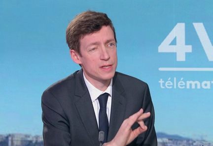 Procès du meurtrier d'Agnès Lassalle : 800 armes blanches retrouvées lors des contrôles scolaires, selon le ministre de l'Éducation