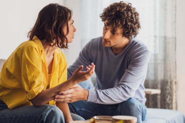 Quitter son partenaire : pourquoi cette décision reste-t-elle si délicate ?