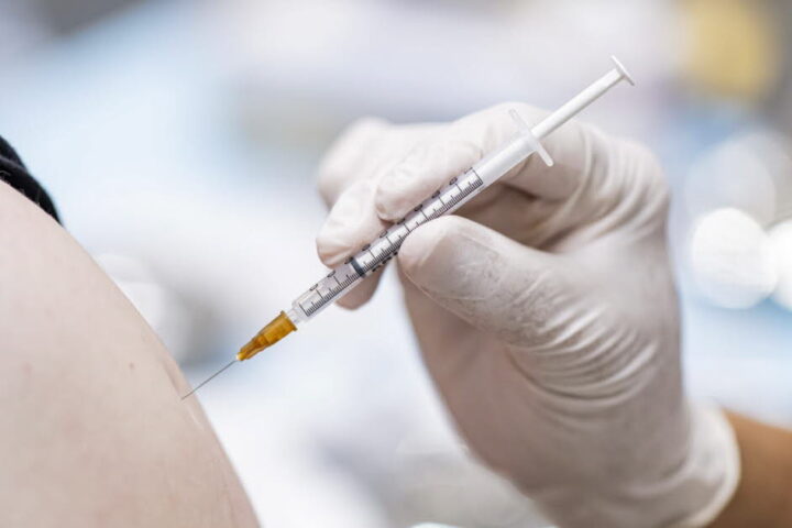 Recrudescence des infections à méningocoques : un plan vaccinal renforcé pour les jeunes en France