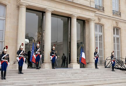 Refus de perquisitionner l'Elysée : explications sur l'article 67 de la Constitution