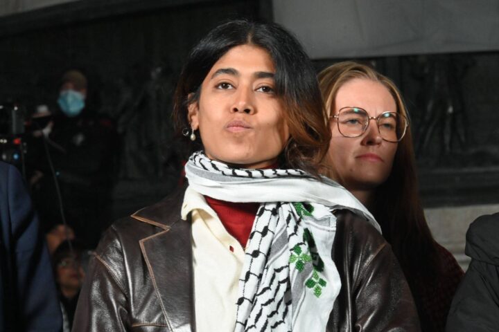 Rima Hassan en garde à vue après la découverte de drogue dans son sac lors d'une enquête