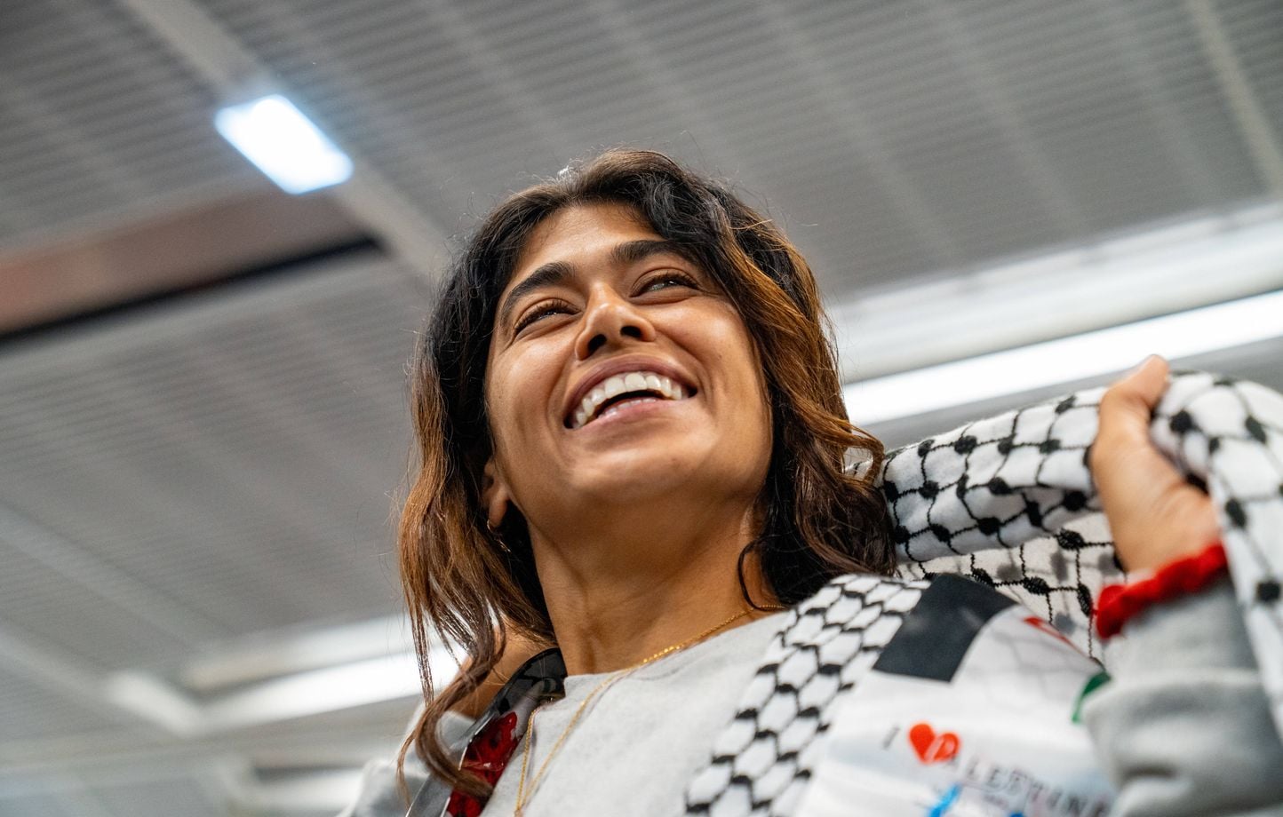 Rima Hassan saisit le Défenseur des droits pour dénoncer des manquements policiers lors de sa garde à vue