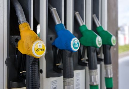 Sébastien Lecornu annonce une baisse des prix du carburant prévue "fin du week-end, début de semaine prochaine"