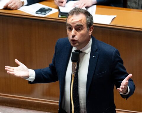 Sébastien Lecornu appelle Les Républicains à clarifier leurs relations avec le Rassemblement national