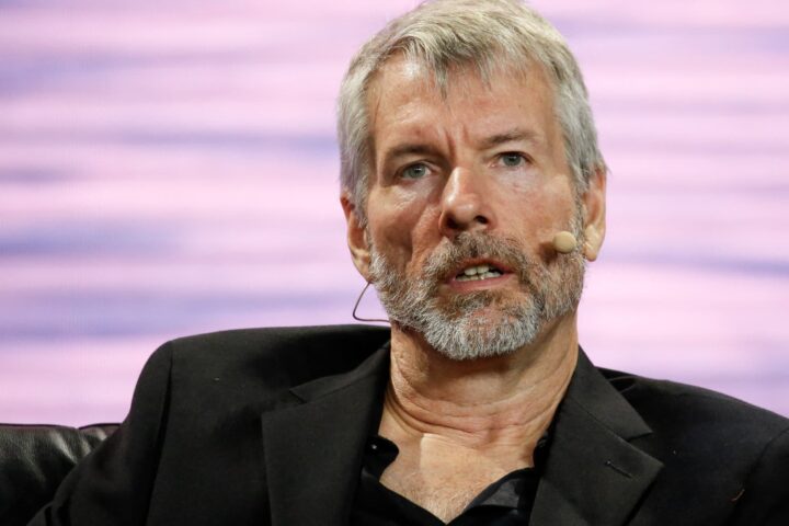 Strategy atteint un nouveau jalon avec 815.061 bitcoins après un achat historique de 34.164 unités