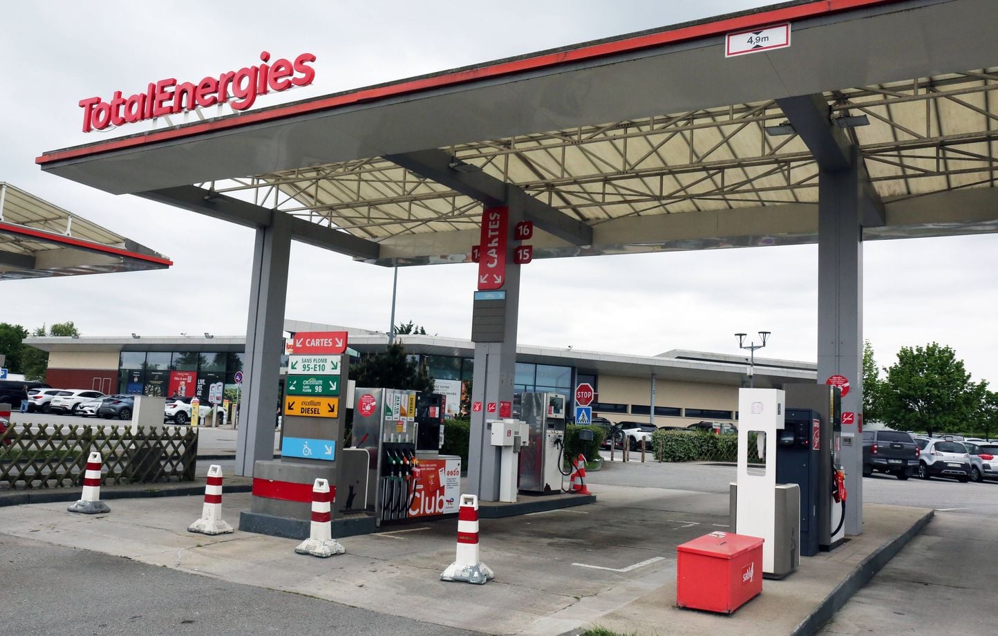 TotalEnergies en forte hausse de bénéfices : les politiques s'interrogent sur la taxation des superprofits