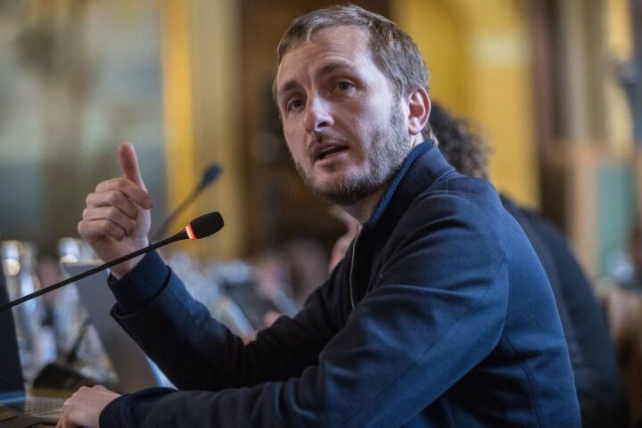 Toulouse : Jean-Luc Mélenchon évoque un coup monté contre le candidat LFI lors d'une commémoration