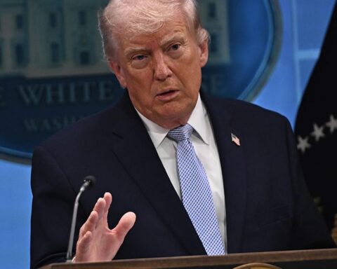 Trump accepte un cessez-le-feu avec l'Iran et abandonne la menace de frappes massives