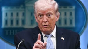 Trump accuse l'Iran de violation totale tandis que le détroit d'Ormuz reste fermé