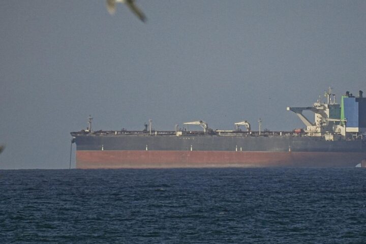 Trump annonce le début du 'nettoyage' du détroit d'Hormuz alors que les pourparlers de paix avec l'Iran s'engagent