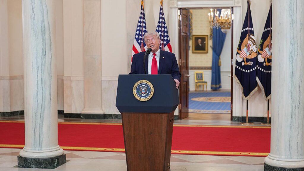 Trump revendique un contrôle total de l'espace aérien iranien après la chute de deux avions de chasse