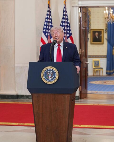 Trump revendique un contrôle total de l'espace aérien iranien après la chute de deux avions de chasse