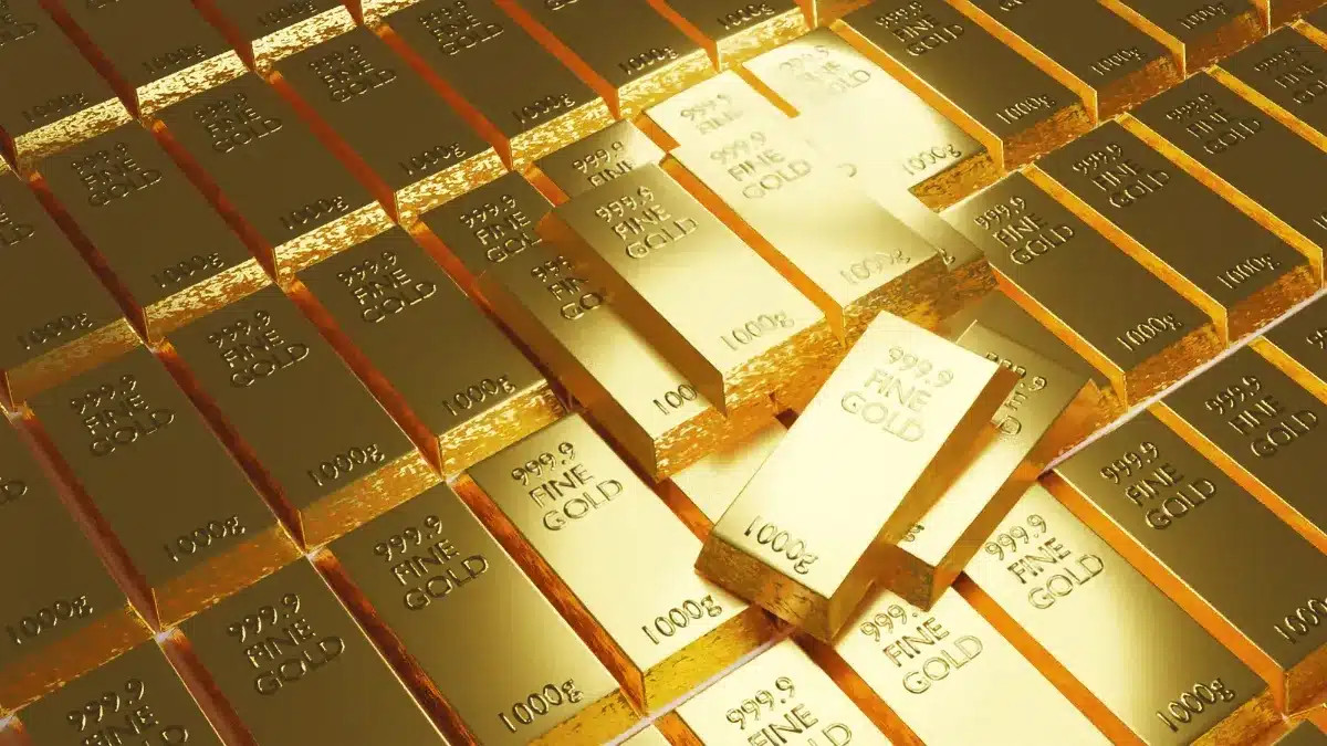 Un Allemand acquiert un vieux coffre-fort pour 15€ : en ouvrant un compartiment secret, il découvre une barre d'or.