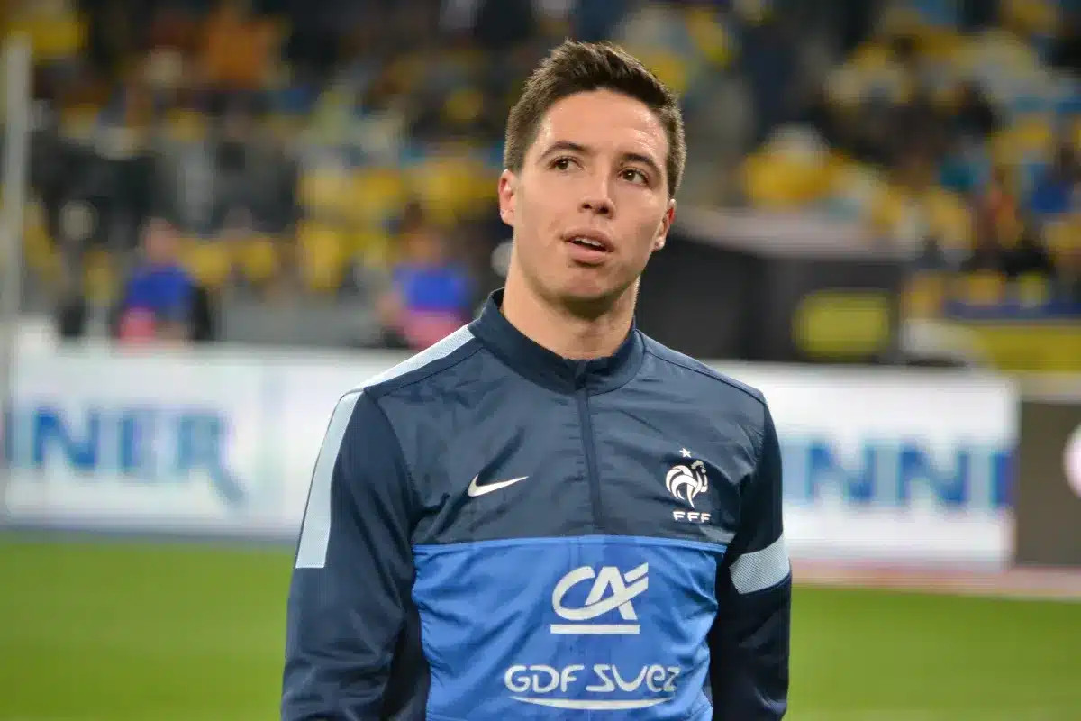 Un ancien footballeur international résident fiscal à Dubaï recevait 200 repas par an à Paris : le fisc a effectué ses calculs.