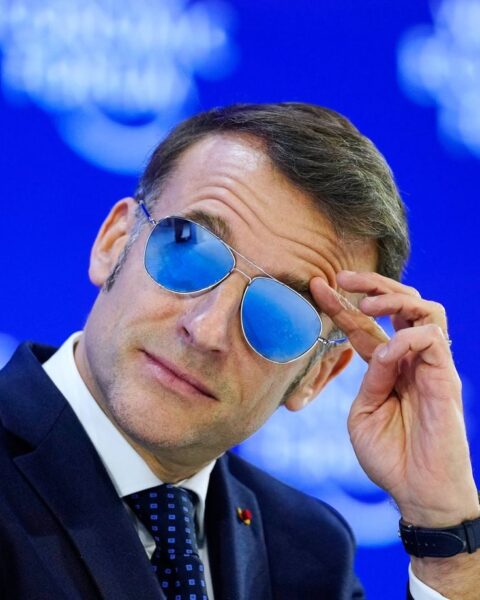 Un élève fait rire l'assemblée en lançant « for sure » à Macron lors d'un débat à Villers-Cotterêts