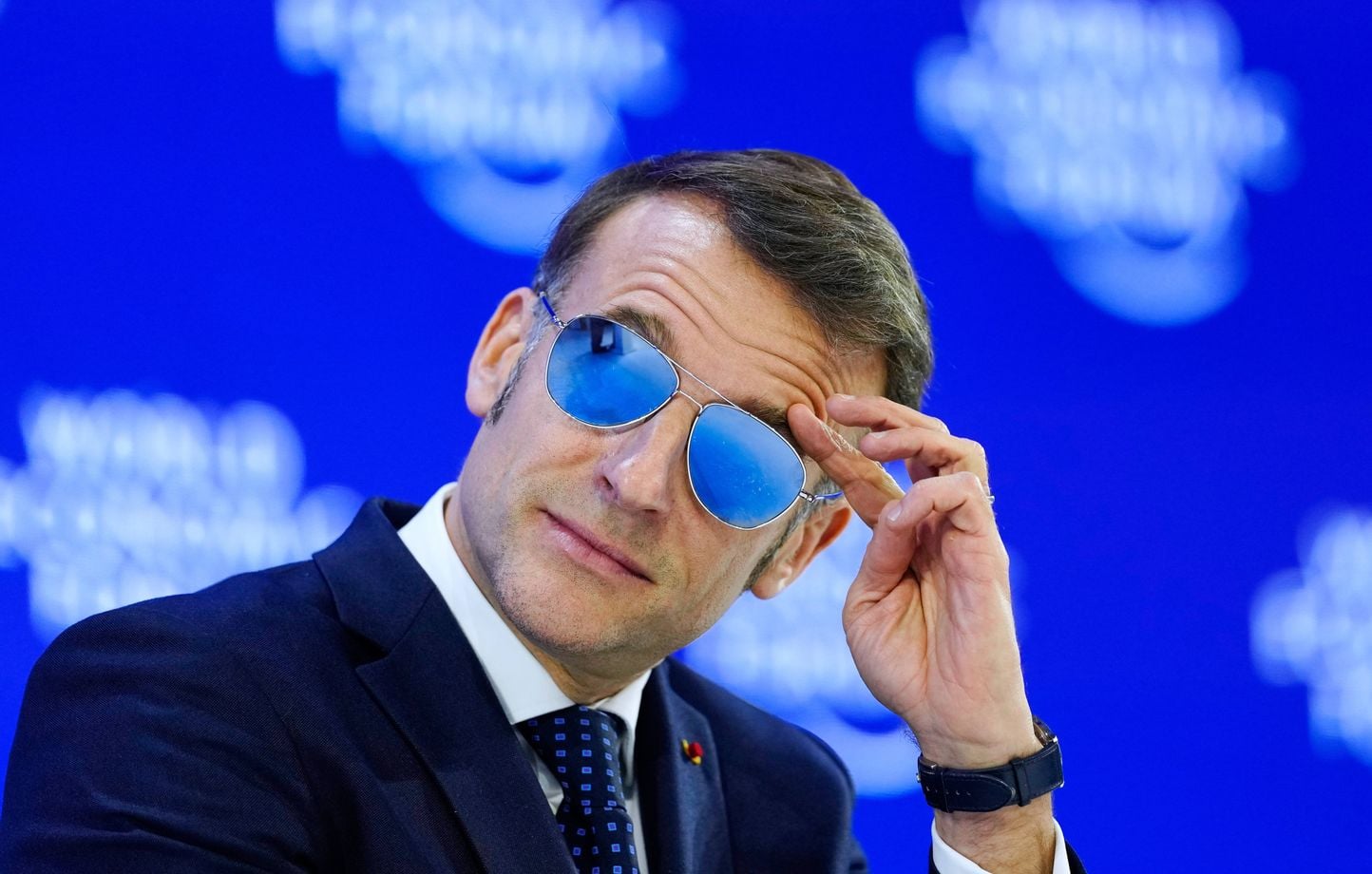 Un élève fait rire l'assemblée en lançant « for sure » à Macron lors d'un débat à Villers-Cotterêts