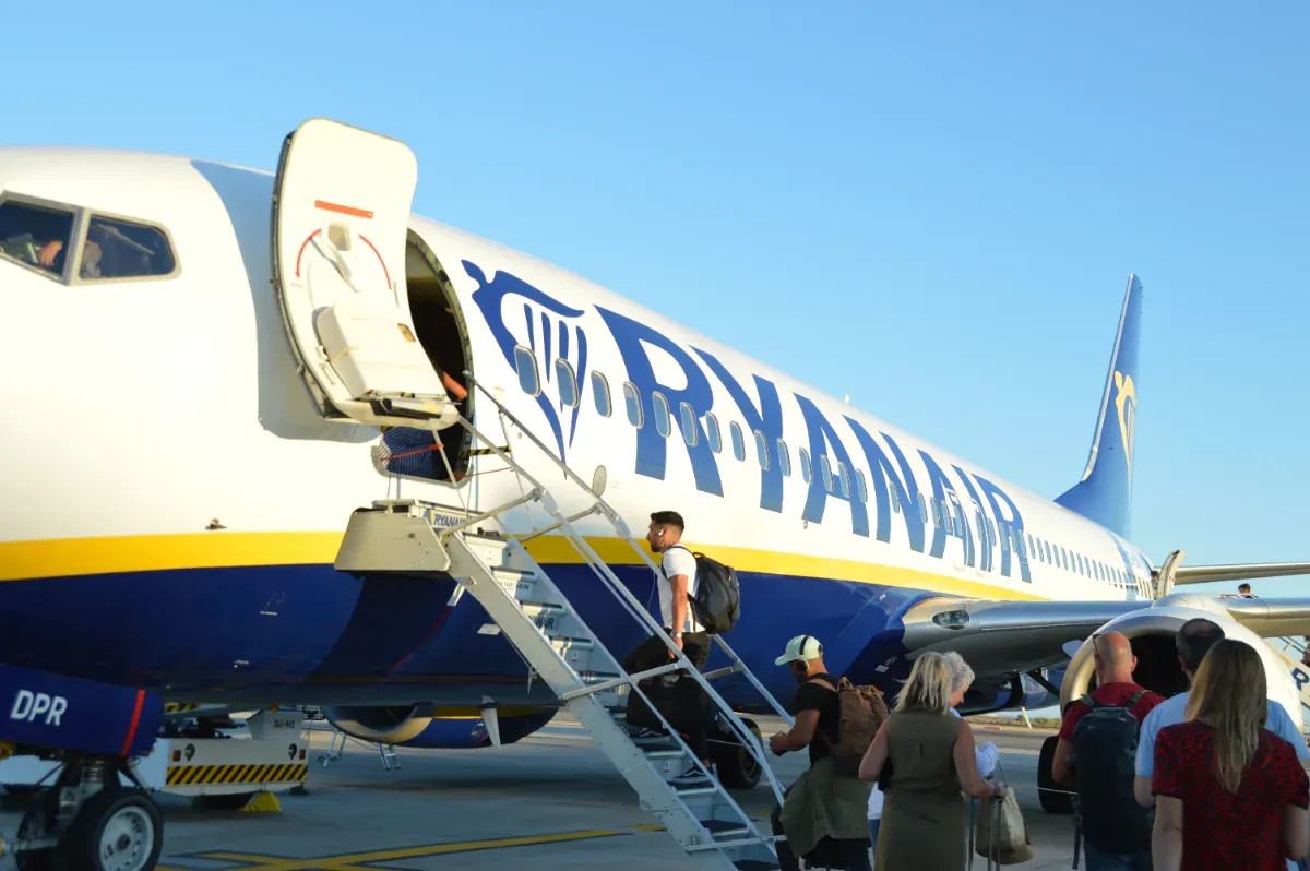 Un vol Ryanair décolle de la Marne vers le Maroc sans passagers à bord : « Il y a de quoi être en colère » selon les voyageurs restés au sol.