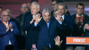 Viktor Orbán écarté par les électeurs après 16 ans au pouvoir en Hongrie